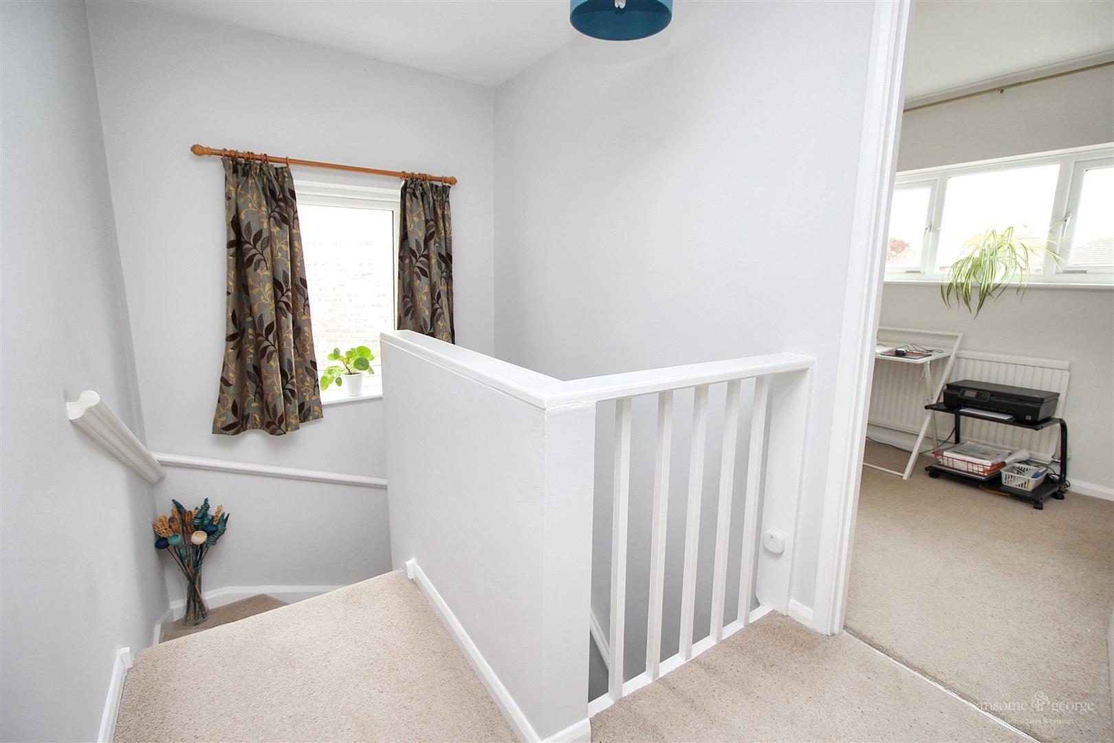 Mackay Close, Calcot, Reading